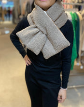 Load image into Gallery viewer, Champagne Puffer Scarf
